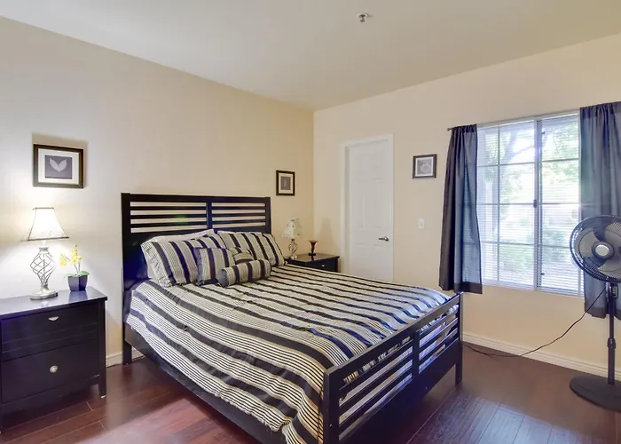 Holiday home Walkable Gem W/ Pool Access