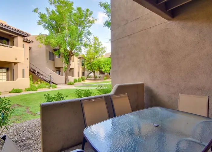 Walkable Gem W/ Pool Access Holiday home