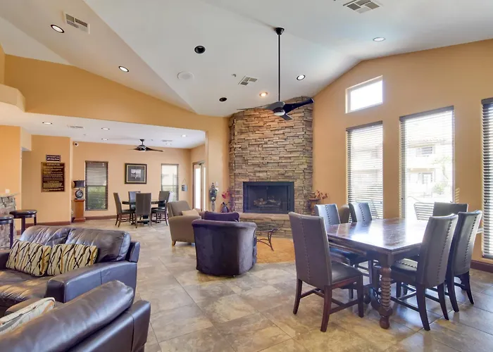Walkable Gem W/ Pool Access Holiday home *