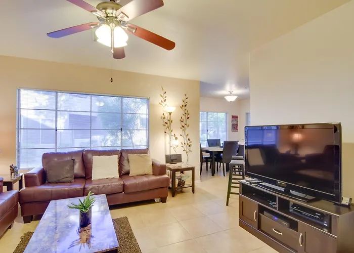Walkable Gem W/ Pool Access Holiday home *